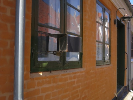 mirror so occupant could watch street without being seen